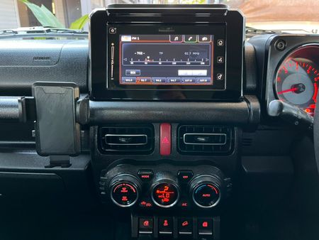 2022-Suzuki-Jimny-15-GLX_9