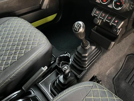 2022-Suzuki-Jimny-15-GLX_10
