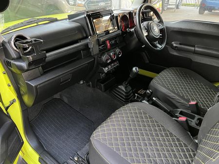 2022-Suzuki-Jimny-15-GLX_11