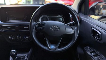 2021-Hyundai-Grand-i10-10-Fluid_10