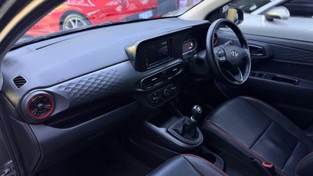 2021-Hyundai-Grand-i10-10-Fluid_12