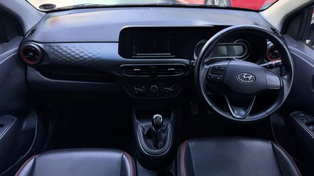 2021-Hyundai-Grand-i10-10-Fluid_13