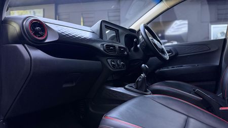 2021-Hyundai-Grand-i10-10-Fluid_14