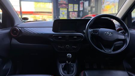 2021-Hyundai-Grand-i10-10-Fluid_15