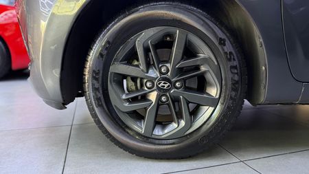 2021-Hyundai-Grand-i10-10-Fluid_19