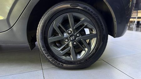 2021-Hyundai-Grand-i10-10-Fluid_21