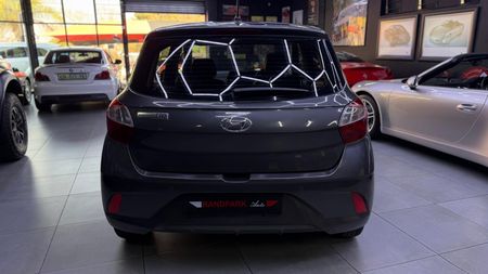 2021-Hyundai-Grand-i10-10-Fluid_4