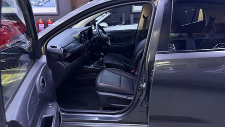 2021-Hyundai-Grand-i10-10-Fluid_8
