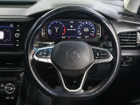 2022-Volkswagen-T-Cross-10-TSI-Comfortline_10
