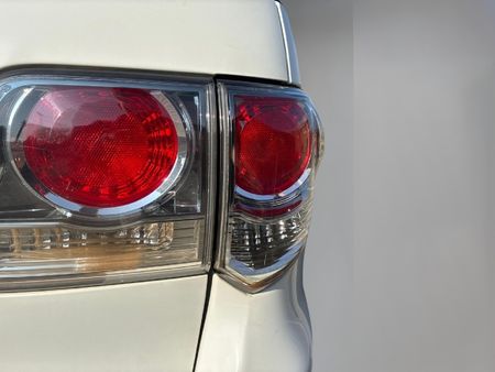 2013-Toyota-Fortuner-30-D-4D-Raised-Body_11