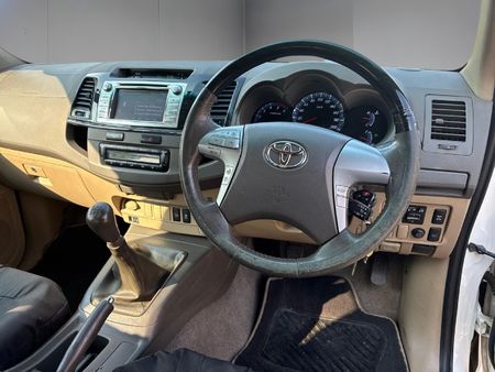 2013-Toyota-Fortuner-30-D-4D-Raised-Body_13
