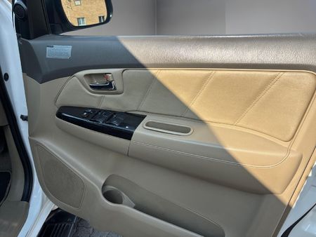 2013-Toyota-Fortuner-30-D-4D-Raised-Body_14