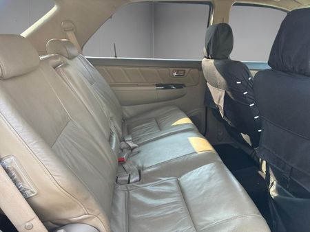 2013-Toyota-Fortuner-30-D-4D-Raised-Body_16