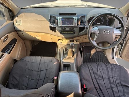 2013-Toyota-Fortuner-30-D-4D-Raised-Body_17