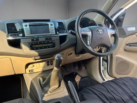 2013-Toyota-Fortuner-30-D-4D-Raised-Body_18