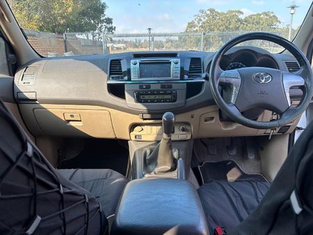 2013-Toyota-Fortuner-30-D-4D-Raised-Body_19