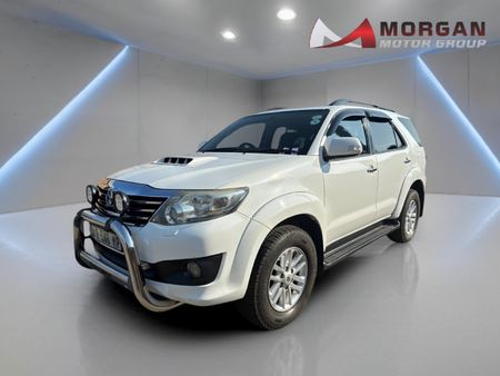 2013-Toyota-Fortuner-30-D-4D-Raised-Body_2