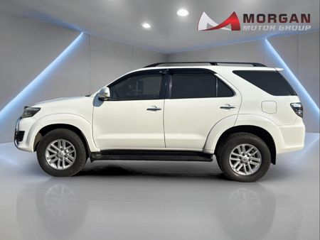 2013-Toyota-Fortuner-30-D-4D-Raised-Body_3