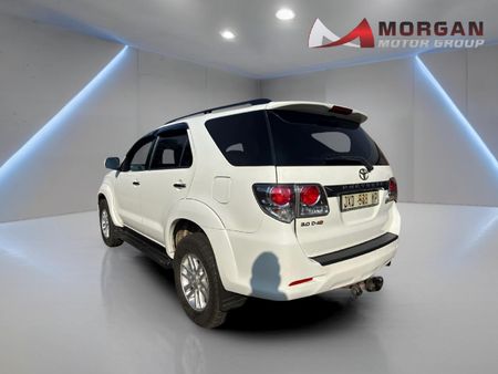 2013-Toyota-Fortuner-30-D-4D-Raised-Body_4