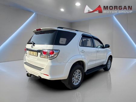 2013-Toyota-Fortuner-30-D-4D-Raised-Body_6