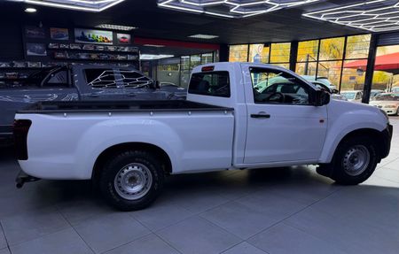 2023-Isuzu-D-Max-250C-Fleetside-Single-Cab_9