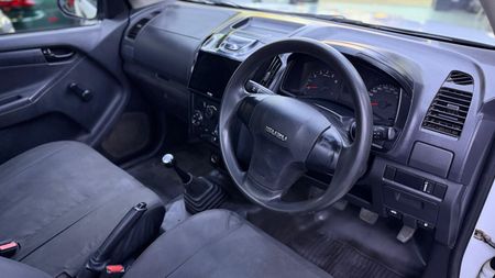 2023-Isuzu-D-Max-250C-Fleetside-Single-Cab_11