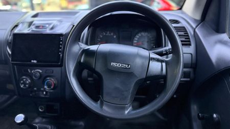 2023-Isuzu-D-Max-250C-Fleetside-Single-Cab_12
