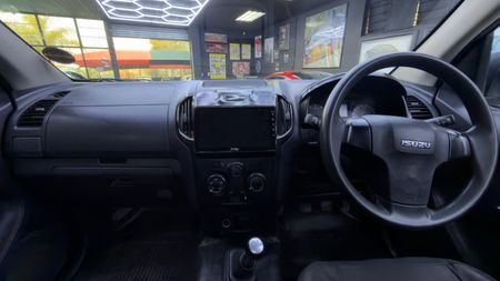 2023-Isuzu-D-Max-250C-Fleetside-Single-Cab_15