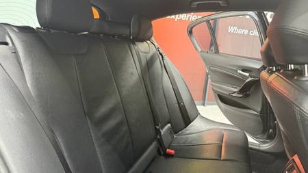 2018-BMW-1-Series-M140i-5-dr-Auto_17