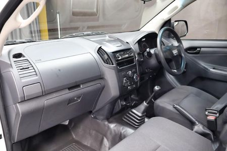 2026-Isuzu-D-Max-250C-Fleetside-Single-Cab_10
