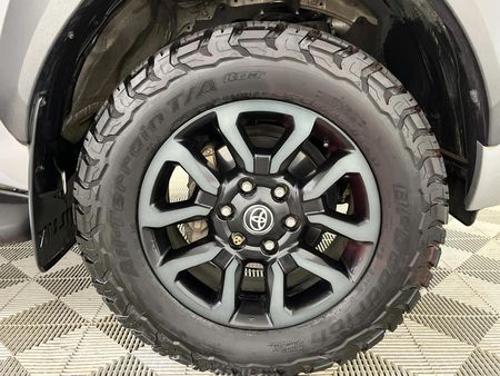 2022-Toyota-Hilux-28-GD-6-Raised-Body-Legend-RS-4x4-Auto-Double-Cab_5