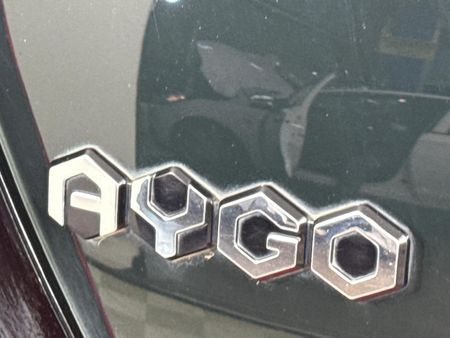 2020-Toyota-Aygo-10-X-Play-5-dr_9