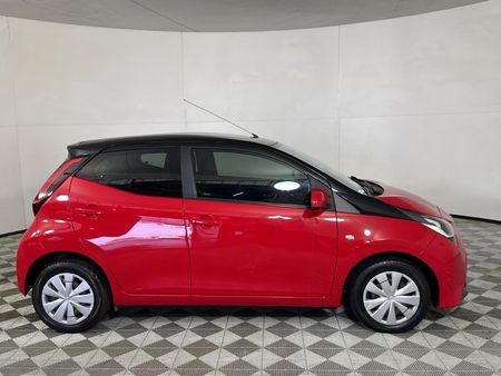 2020-Toyota-Aygo-10-X-Play-5-dr_13
