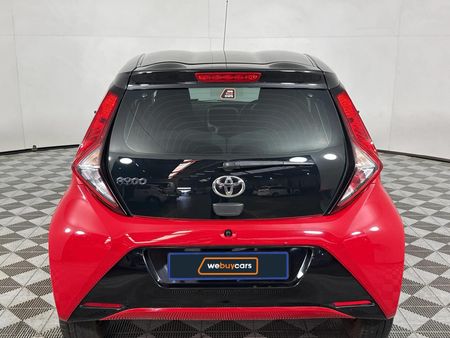 2020-Toyota-Aygo-10-X-Play-5-dr_14