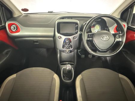 2020-Toyota-Aygo-10-X-Play-5-dr_1