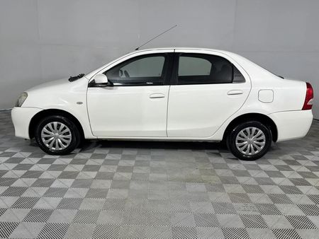 2016-Toyota-Etios-15-XS_18