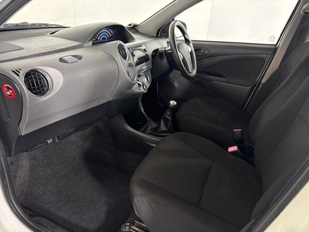 2016-Toyota-Etios-15-XS_8