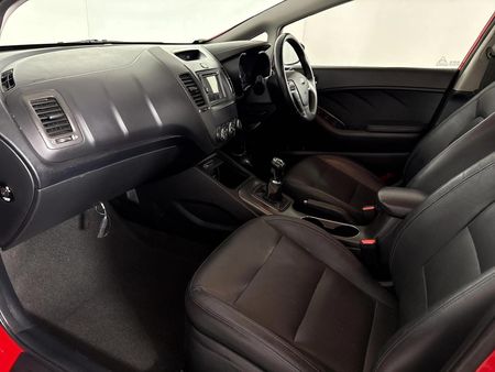 2016-Kia-Cerato-20-EX-5-dr_8