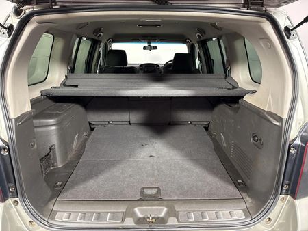 2013-Nissan-Pathfinder-25-dCi-SE-Auto_13