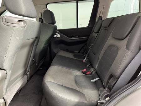 2013-Nissan-Pathfinder-25-dCi-SE-Auto_3
