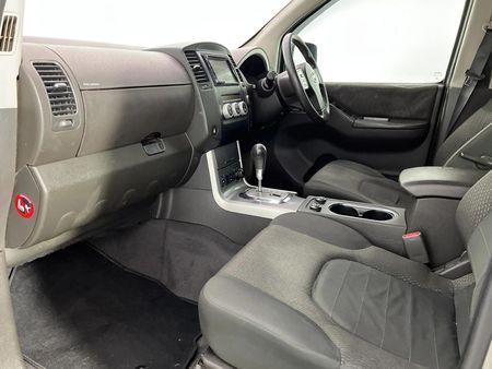 2013-Nissan-Pathfinder-25-dCi-SE-Auto_8