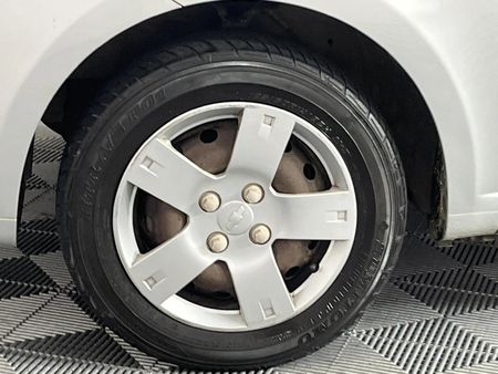 2013-Chevrolet-Aveo-16-L-Hatch_4