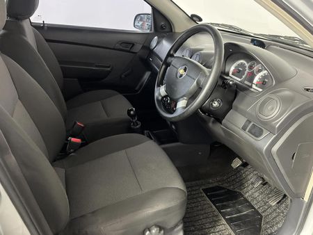 2013-Chevrolet-Aveo-16-L-Hatch_8