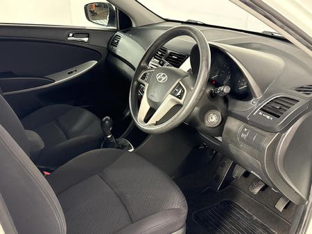 2014-Hyundai-Accent-16-GLS-Fluid_9