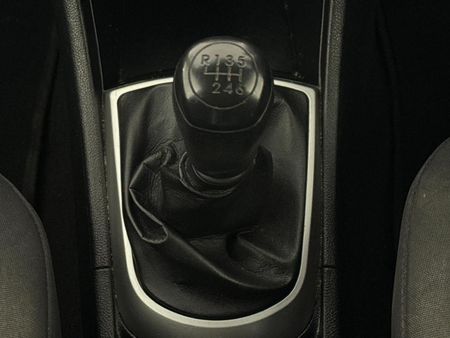 2014-Hyundai-Accent-16-GLS-Fluid_10