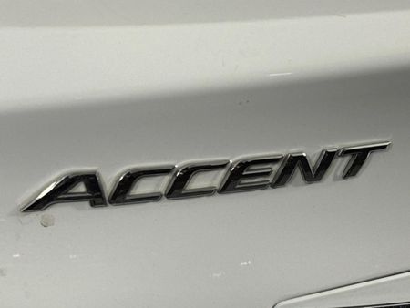 2014-Hyundai-Accent-16-GLS-Fluid_11