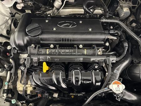 2014-Hyundai-Accent-16-GLS-Fluid_13