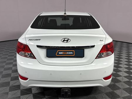 2014-Hyundai-Accent-16-GLS-Fluid_18