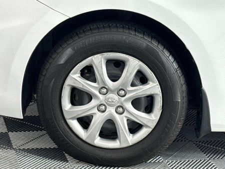 2014-Hyundai-Accent-16-GLS-Fluid_4