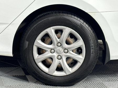 2014-Hyundai-Accent-16-GLS-Fluid_6